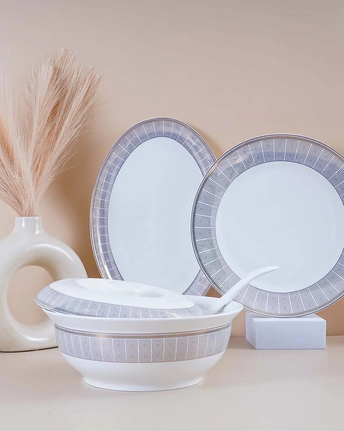 White and blue dinner bowls set
