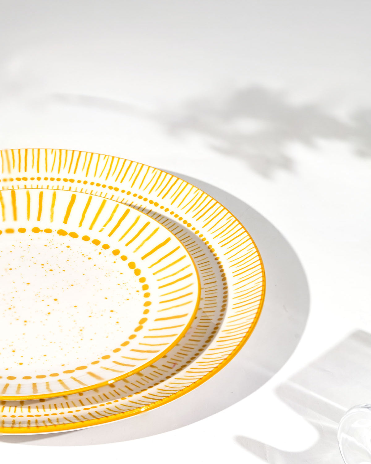 Elegant Amoret porcelain dinner and quarter plates