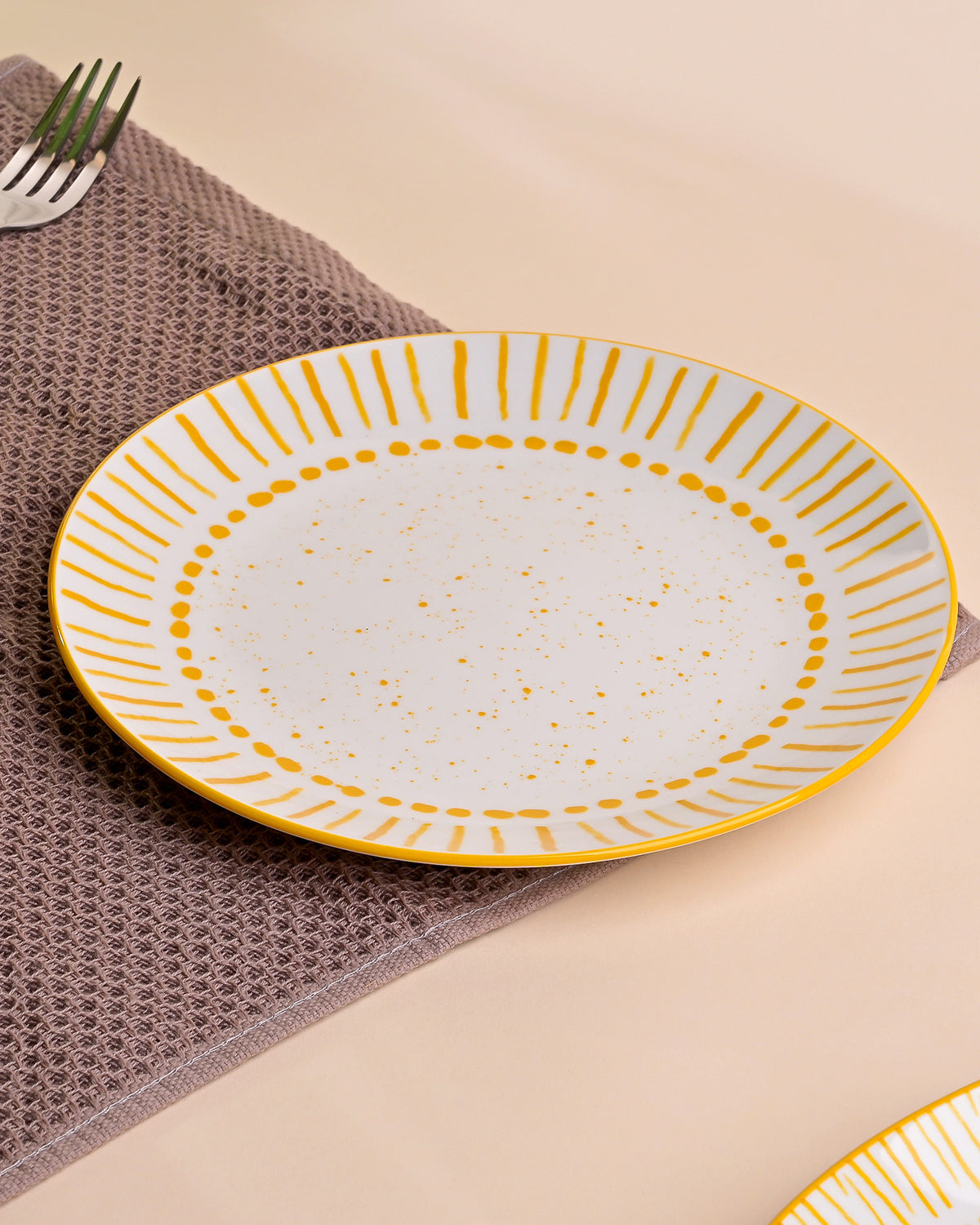 Amoret set of 2 white porcelain quarter plates