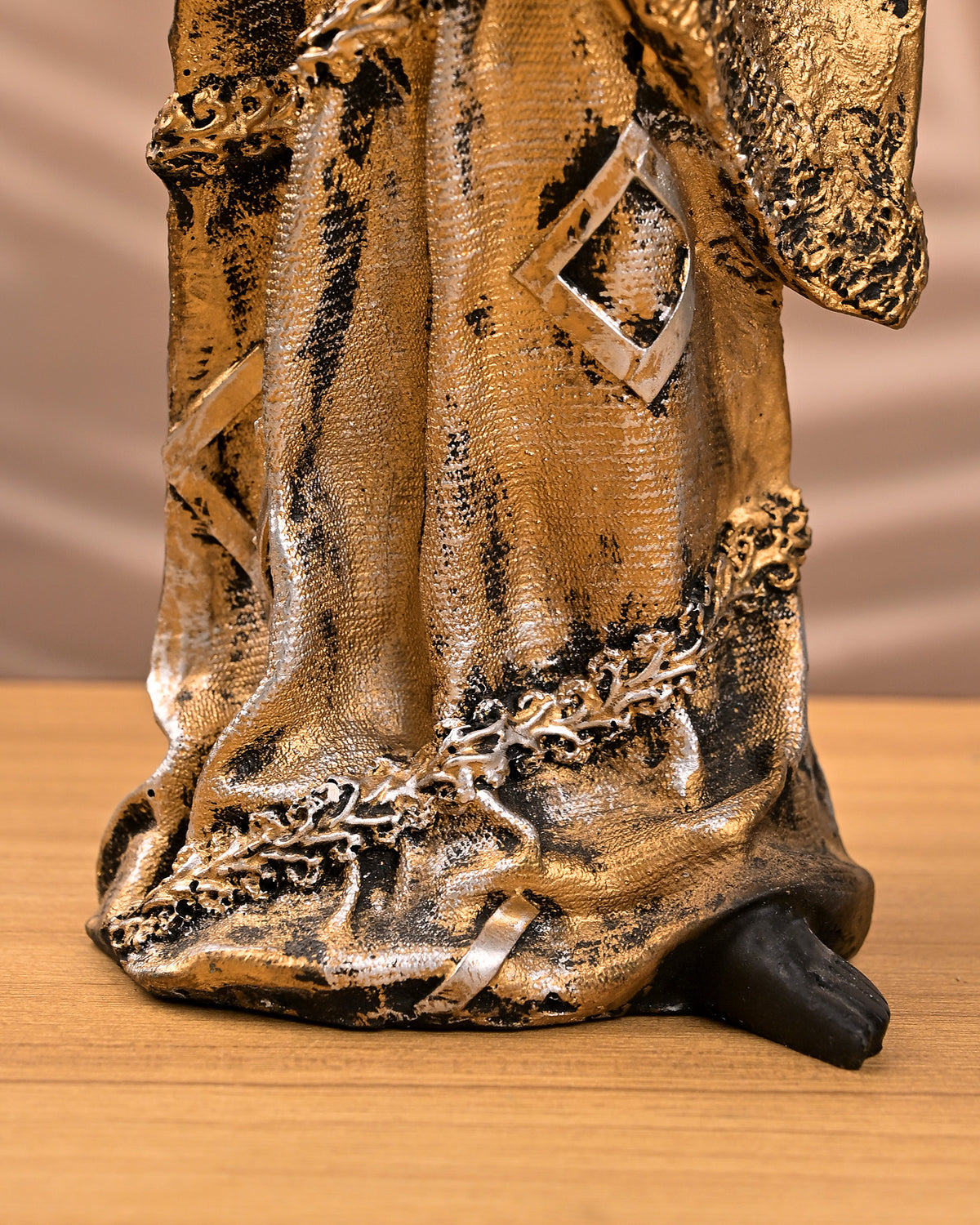 Traditional African woman statue with intricate craftsmanship