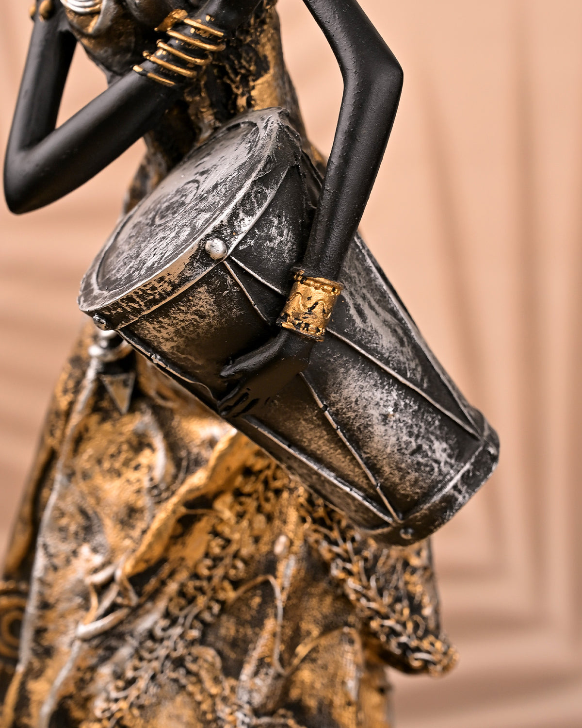 Artistic African women statue with vintage decorative finish