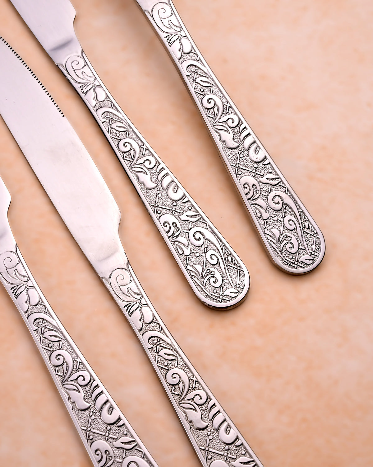 Artisan Edge Stainless Steel Knives – Set of Four with Sleek Design