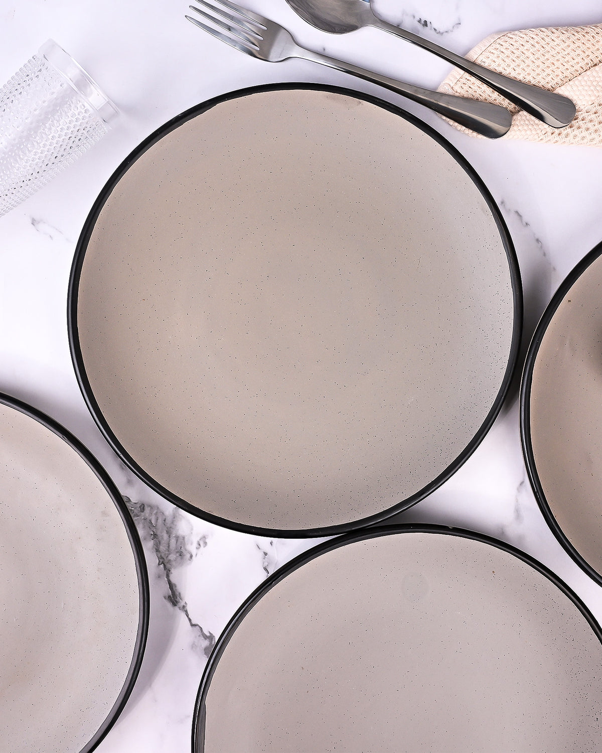 Set of 4 grey dinner plates with black rim