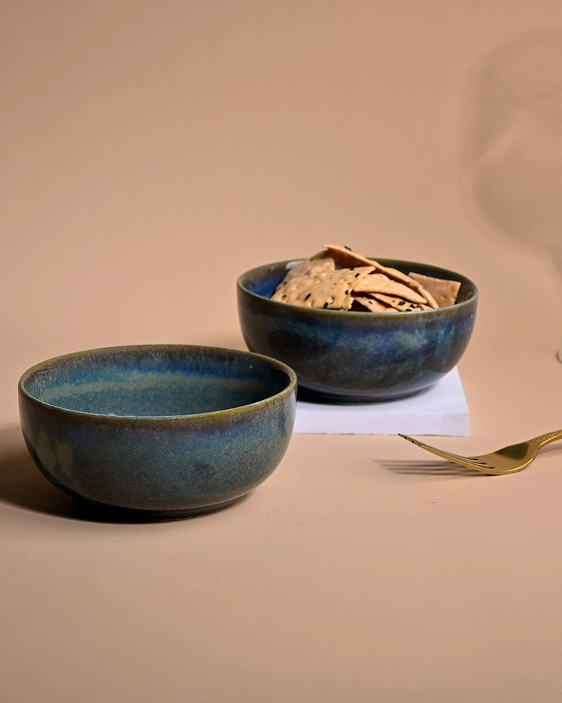 Two-piece glossy porcelain bowl set