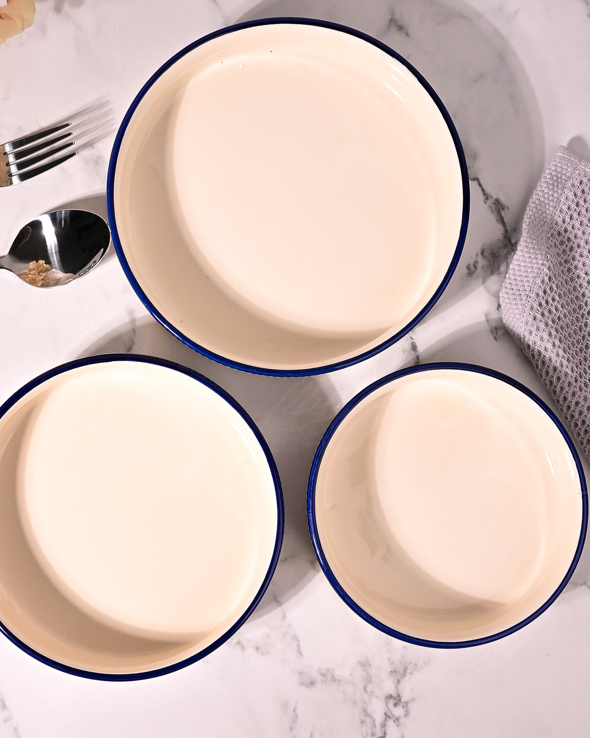 Blue and white ceramic bowls for dining