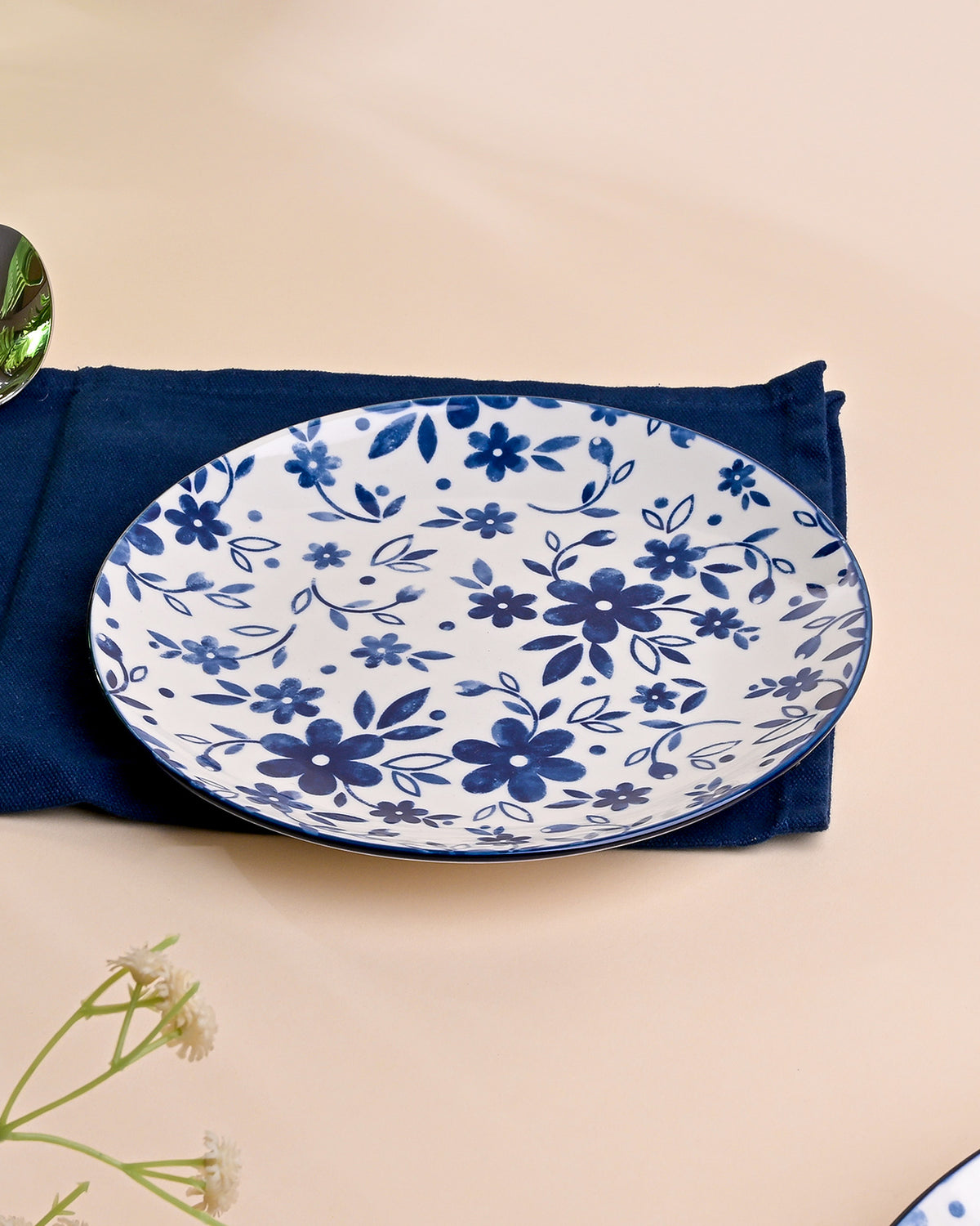 Stylish Bluebell porcelain plates for dining