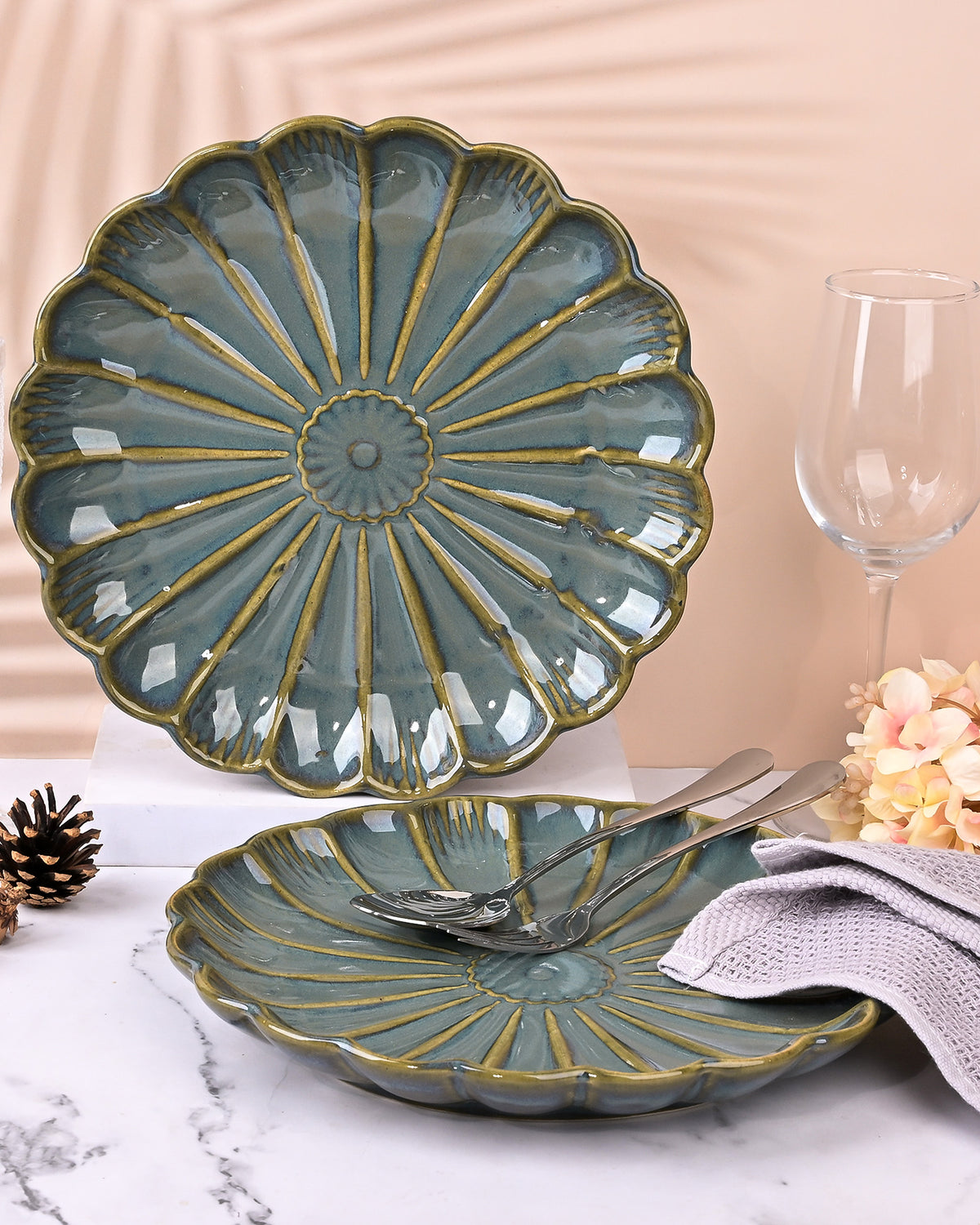 Brown flower shaped ceramic plates set of 2