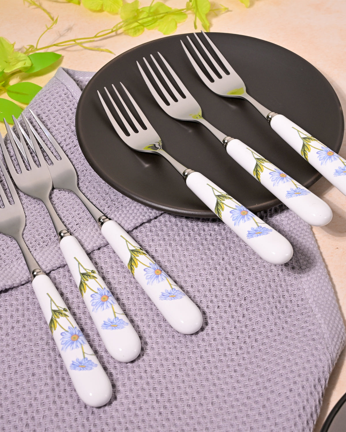 Daisies design ceramic handled forks
