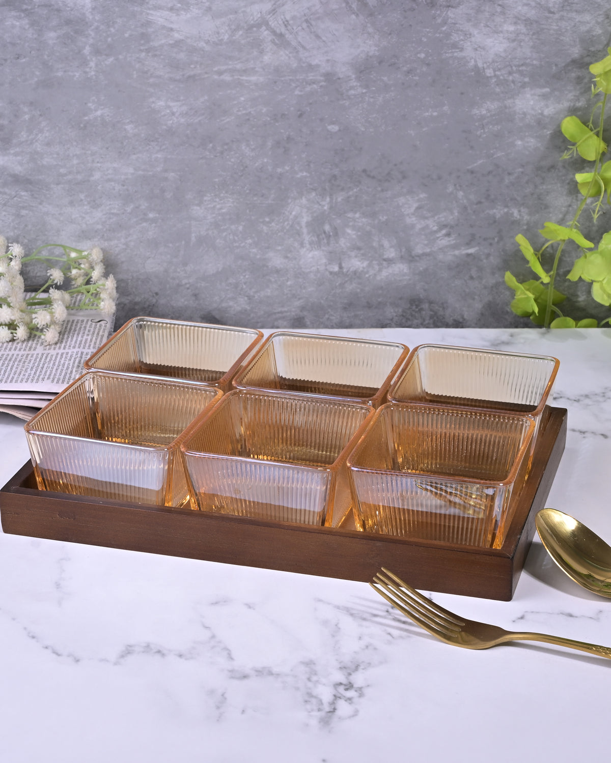 Chic brown glass bowl with tray set