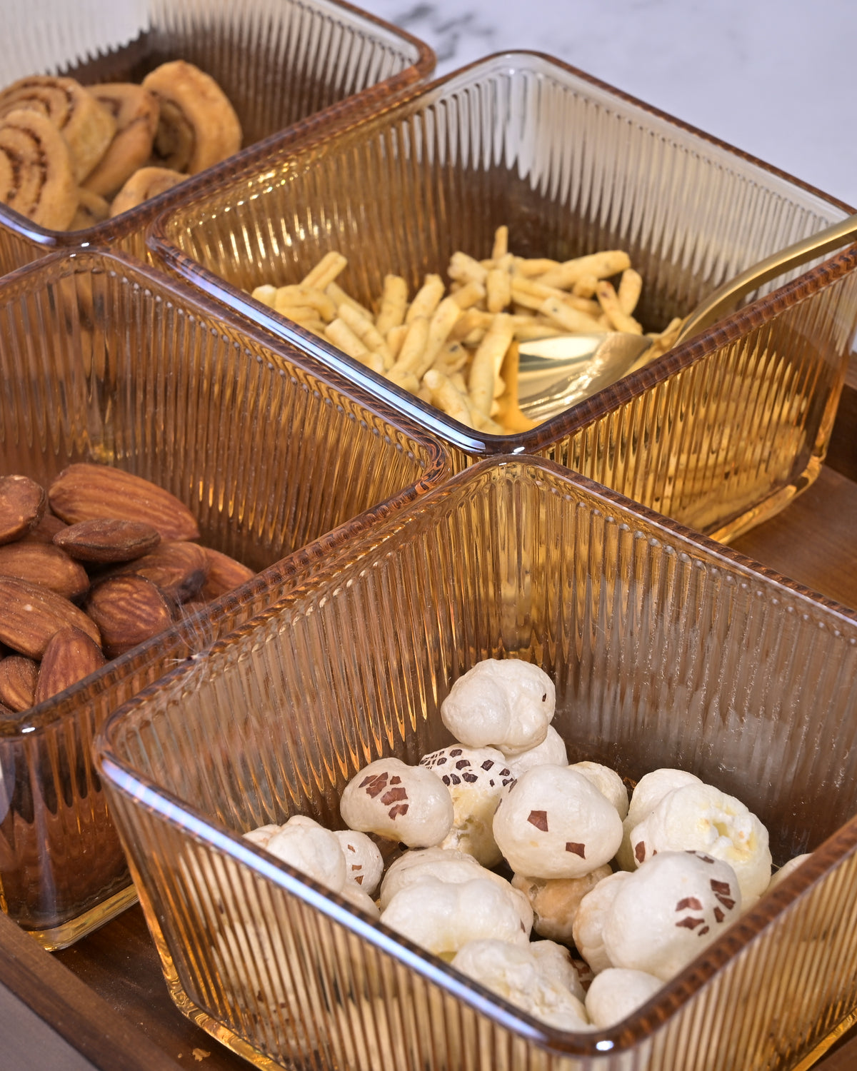 Chic brown glass bowl set for table decor