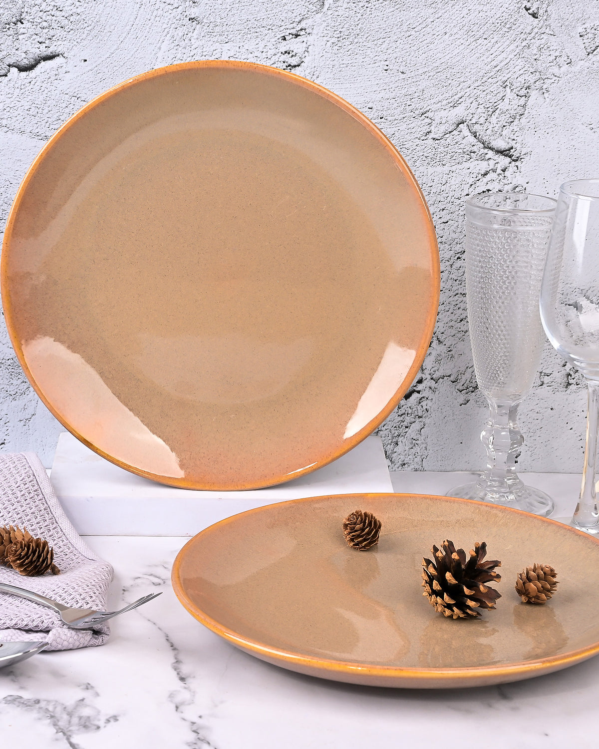 Classic ceramic dinner plates set of 2
