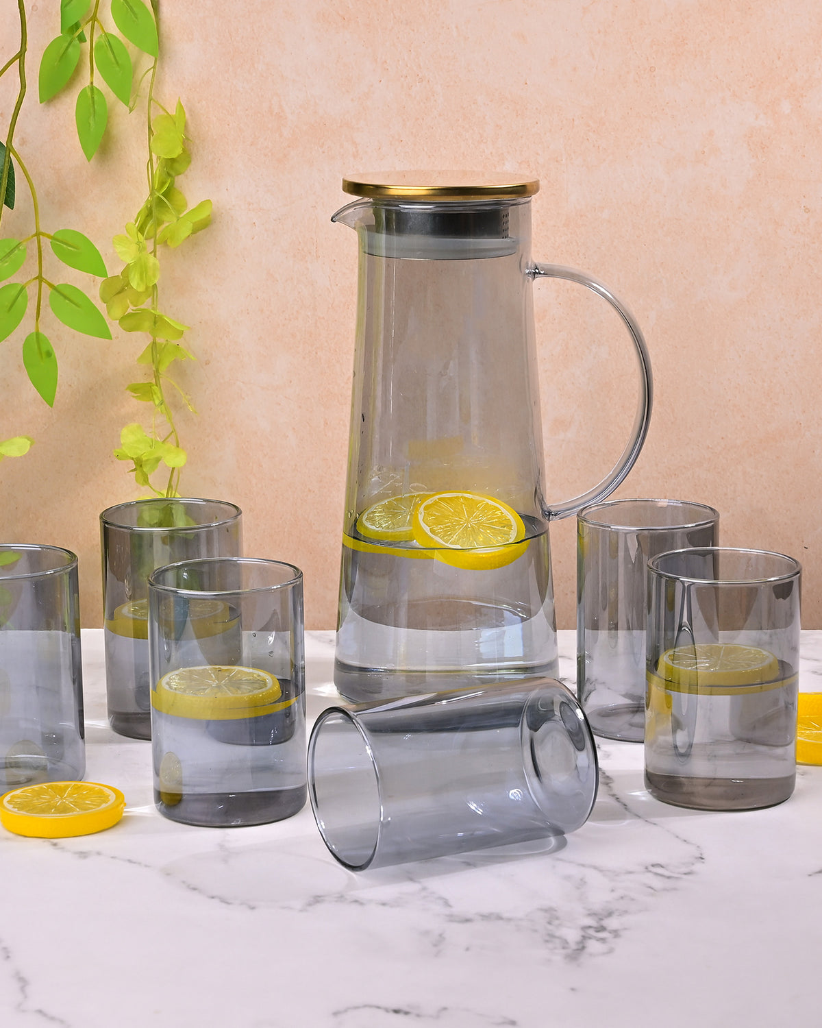 Classic glass beverage jug with a polished gold-finish lid