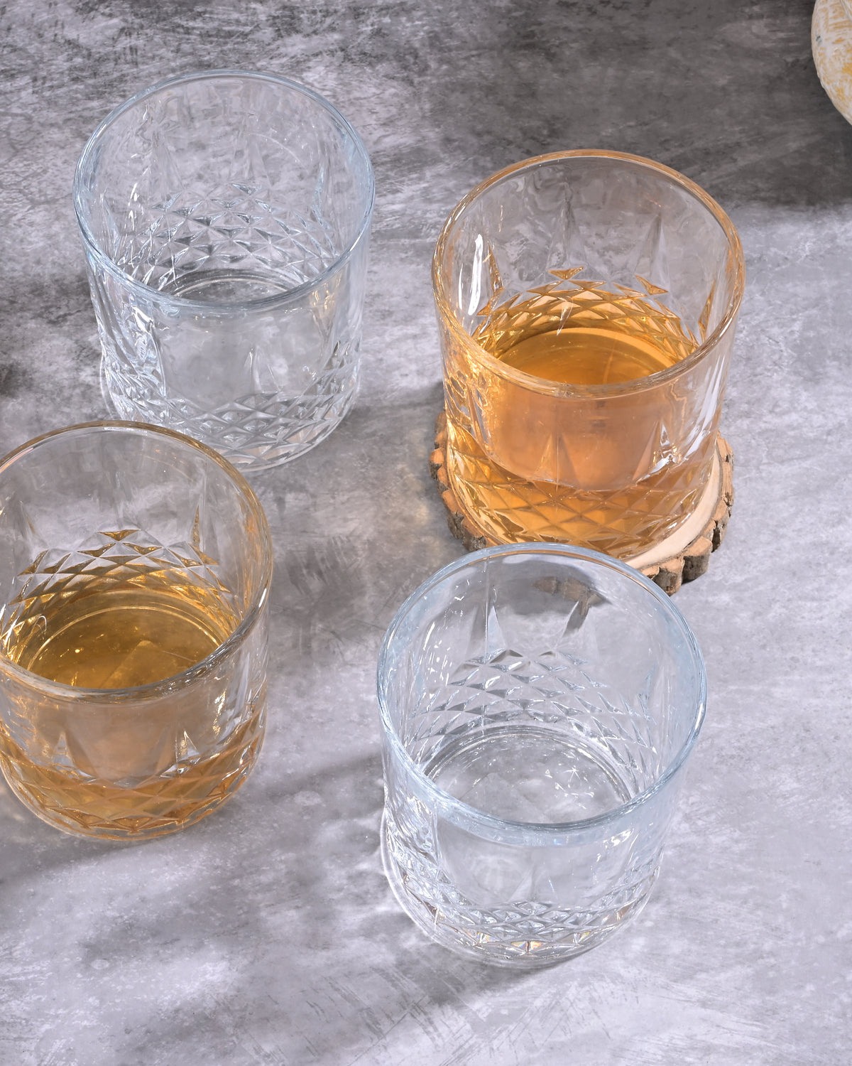 Set of 4 classic whiskey glasses for serving spirits