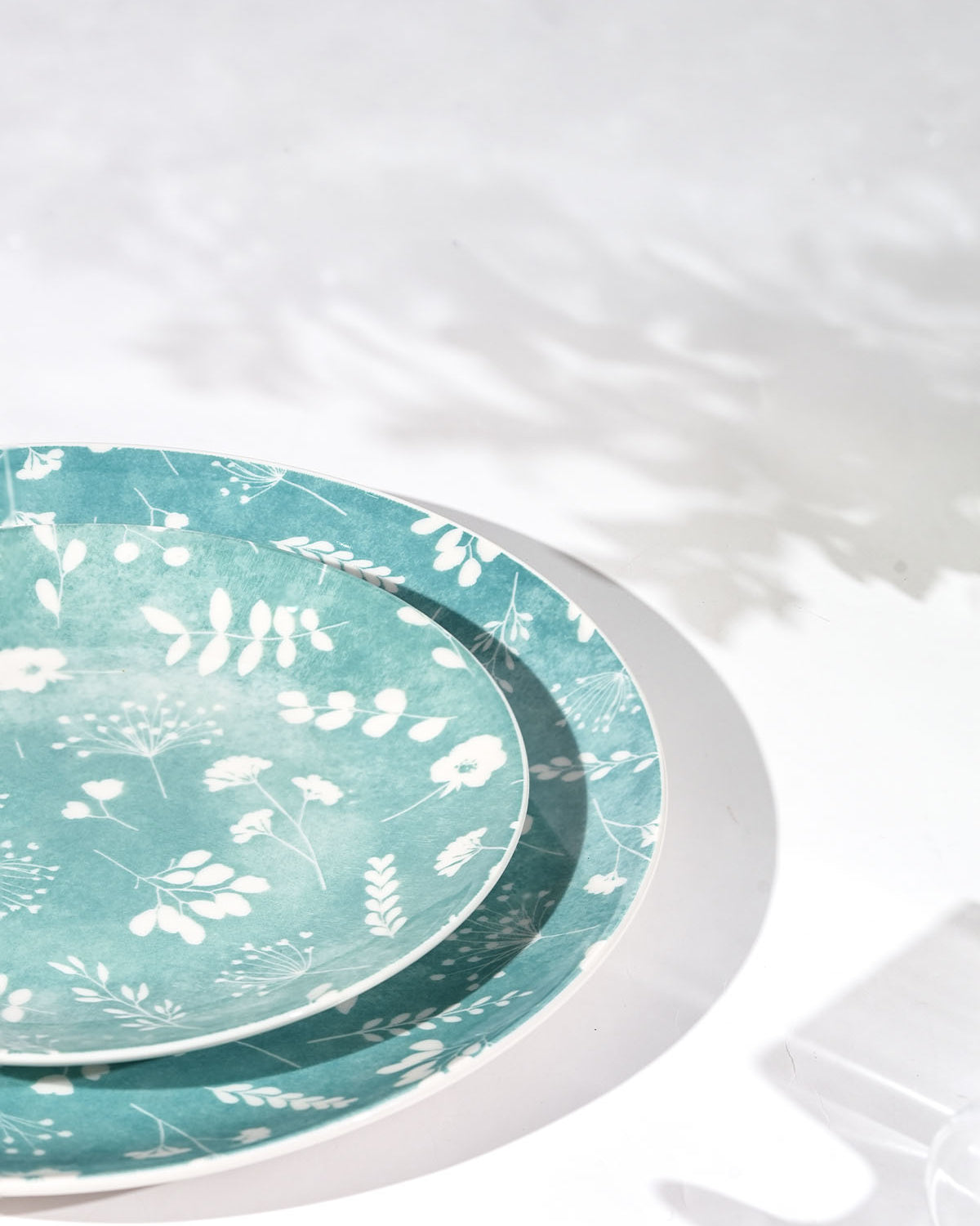 Darla premium porcelain plate set for dining