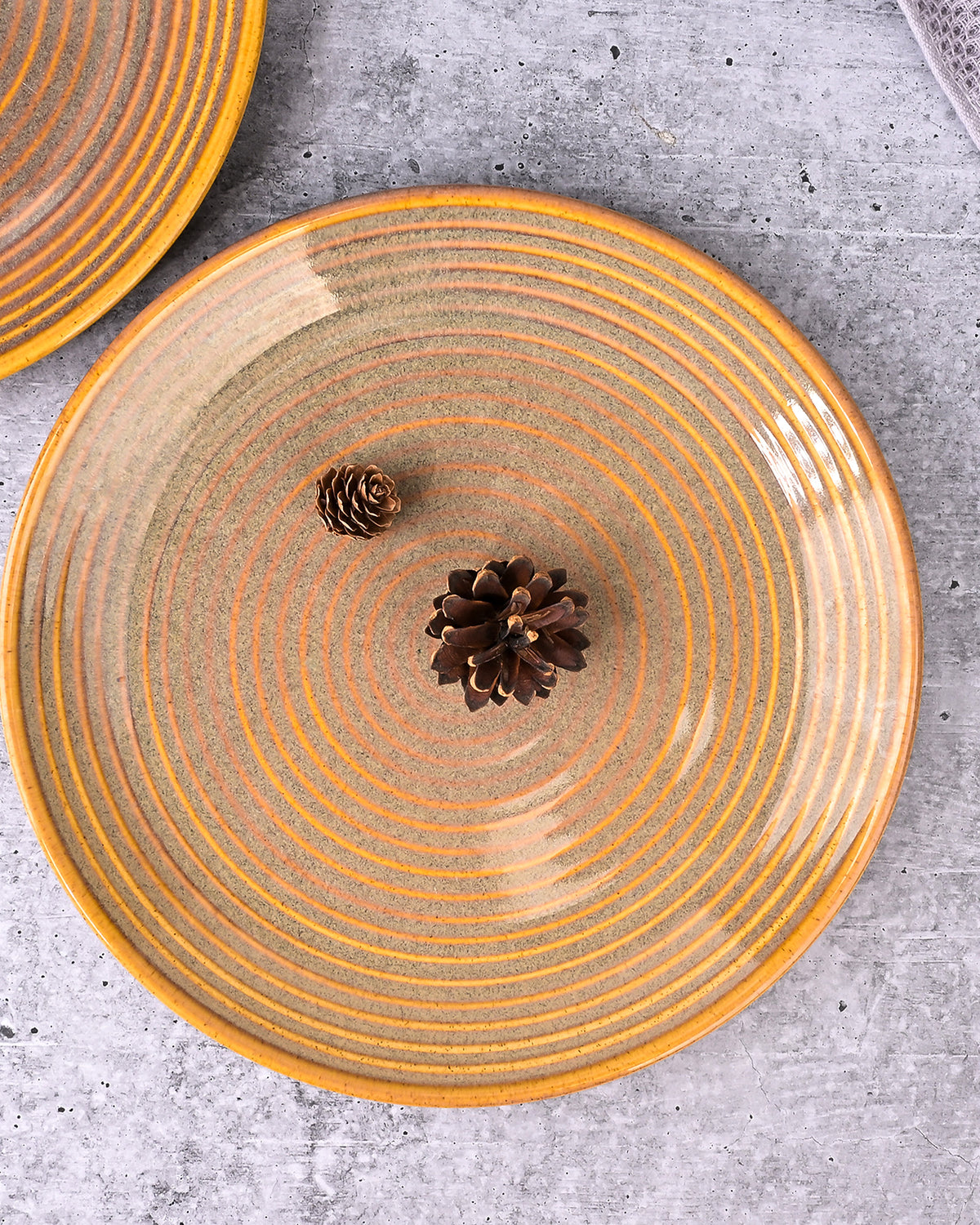Brown spiral pattern plates for dining