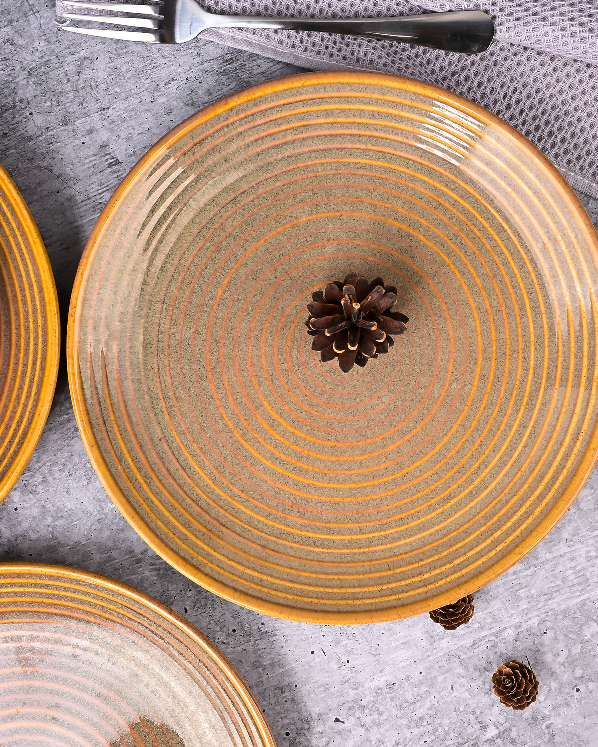 Elegant brown spiral serving plates set of 4