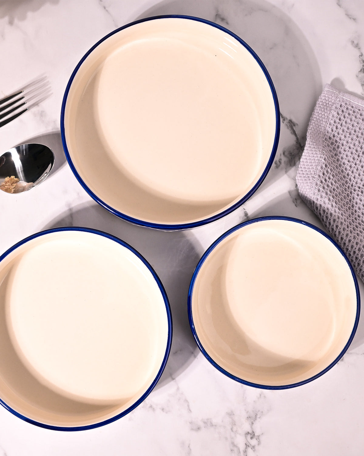 Set of three elegant ceramic serving bowls