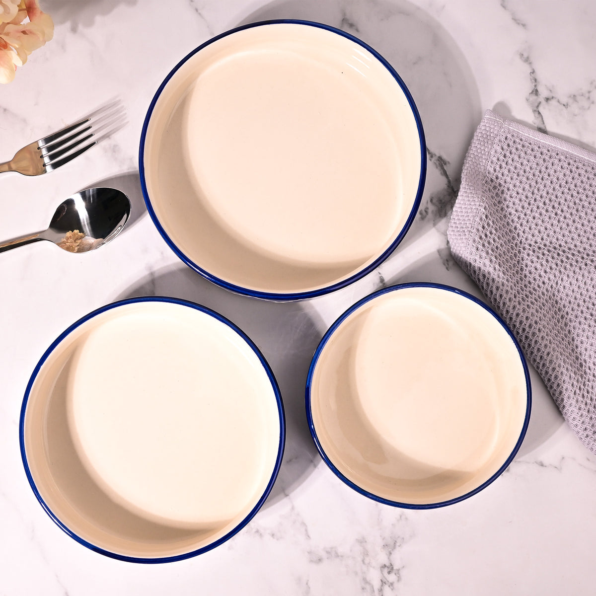 Set of three elegant ceramic serving bowls