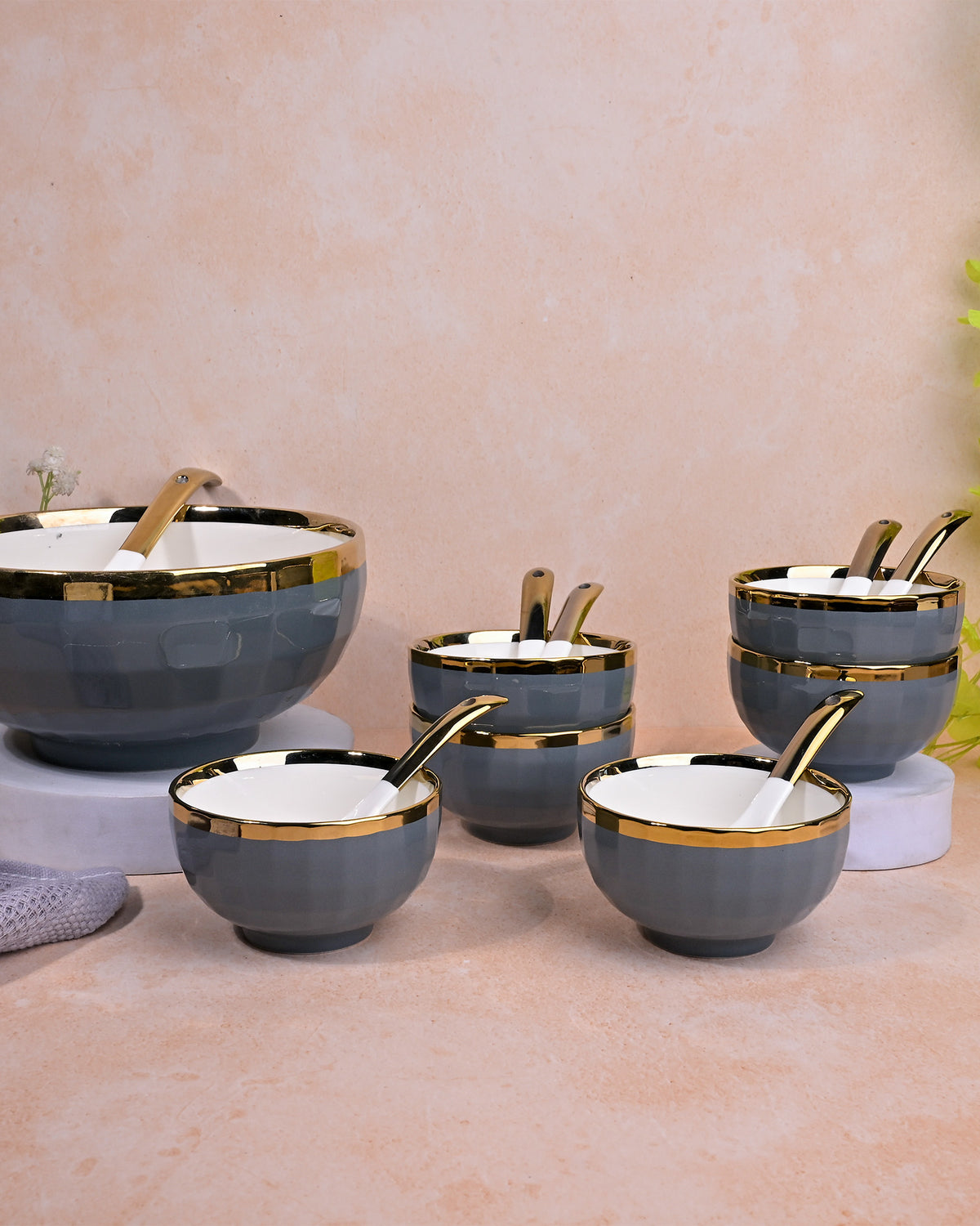 Elegant grey and gold porcelain bowl set