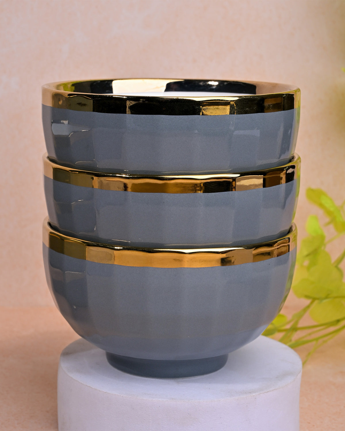 Beautiful grey and gold porcelain bowls for dining