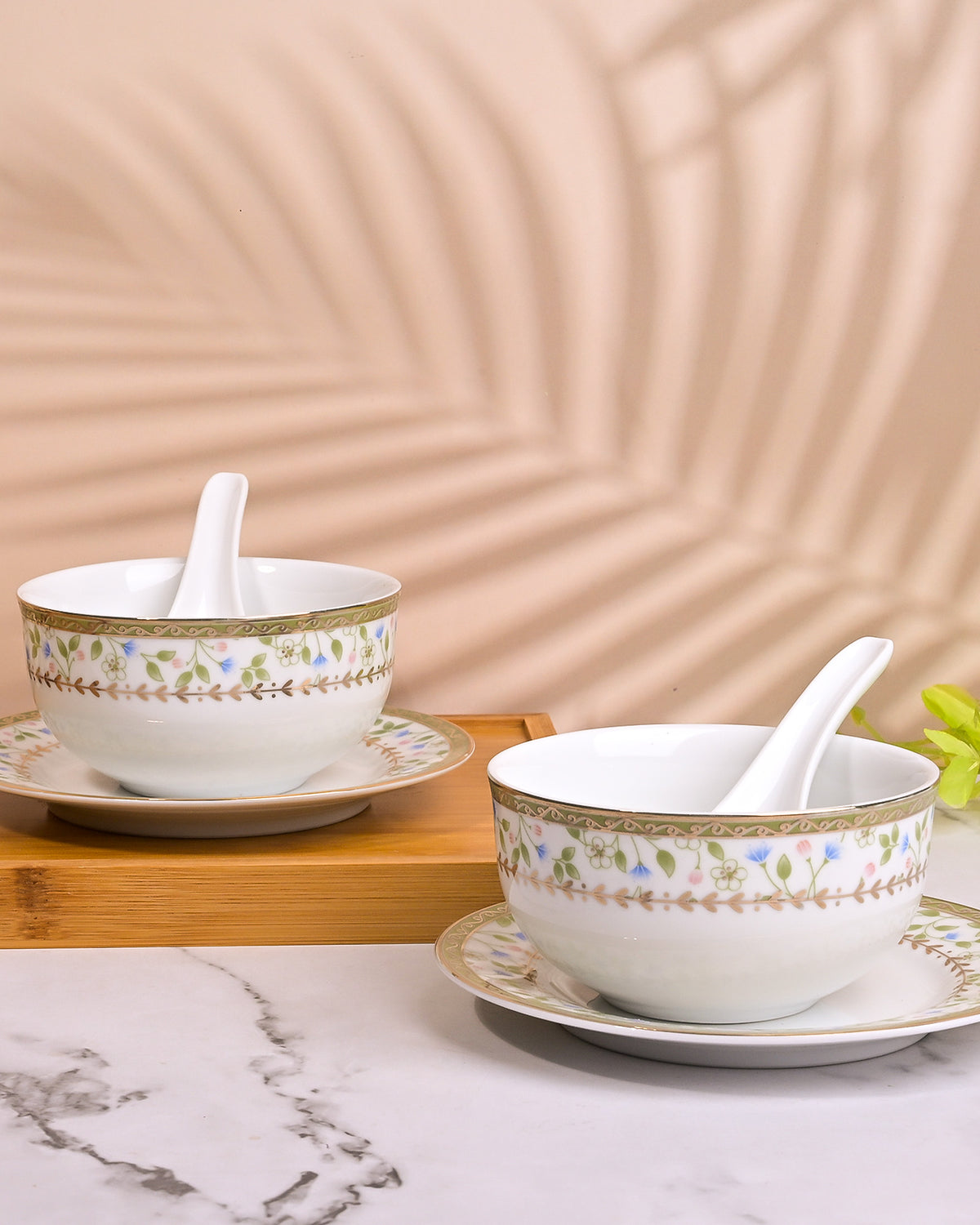 Set of 2 elegant porcelain bowls with spoons