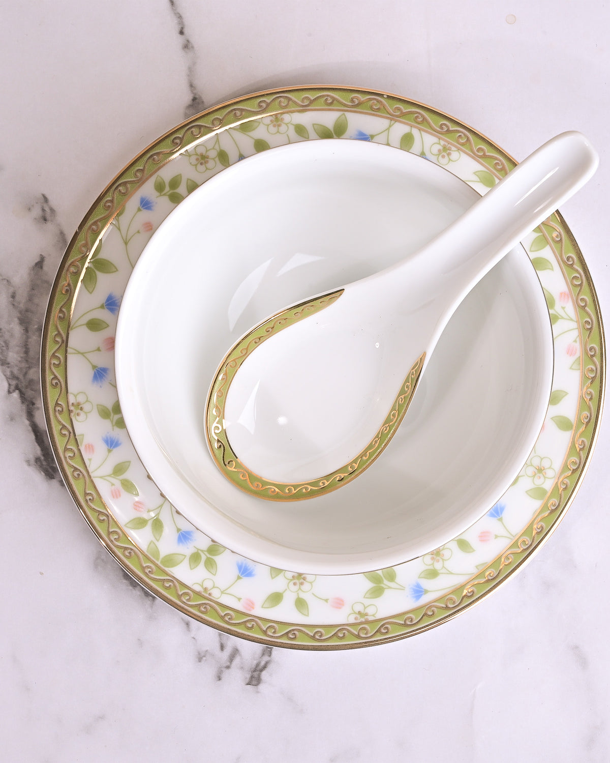 Stylish porcelain bowls with matching spoons