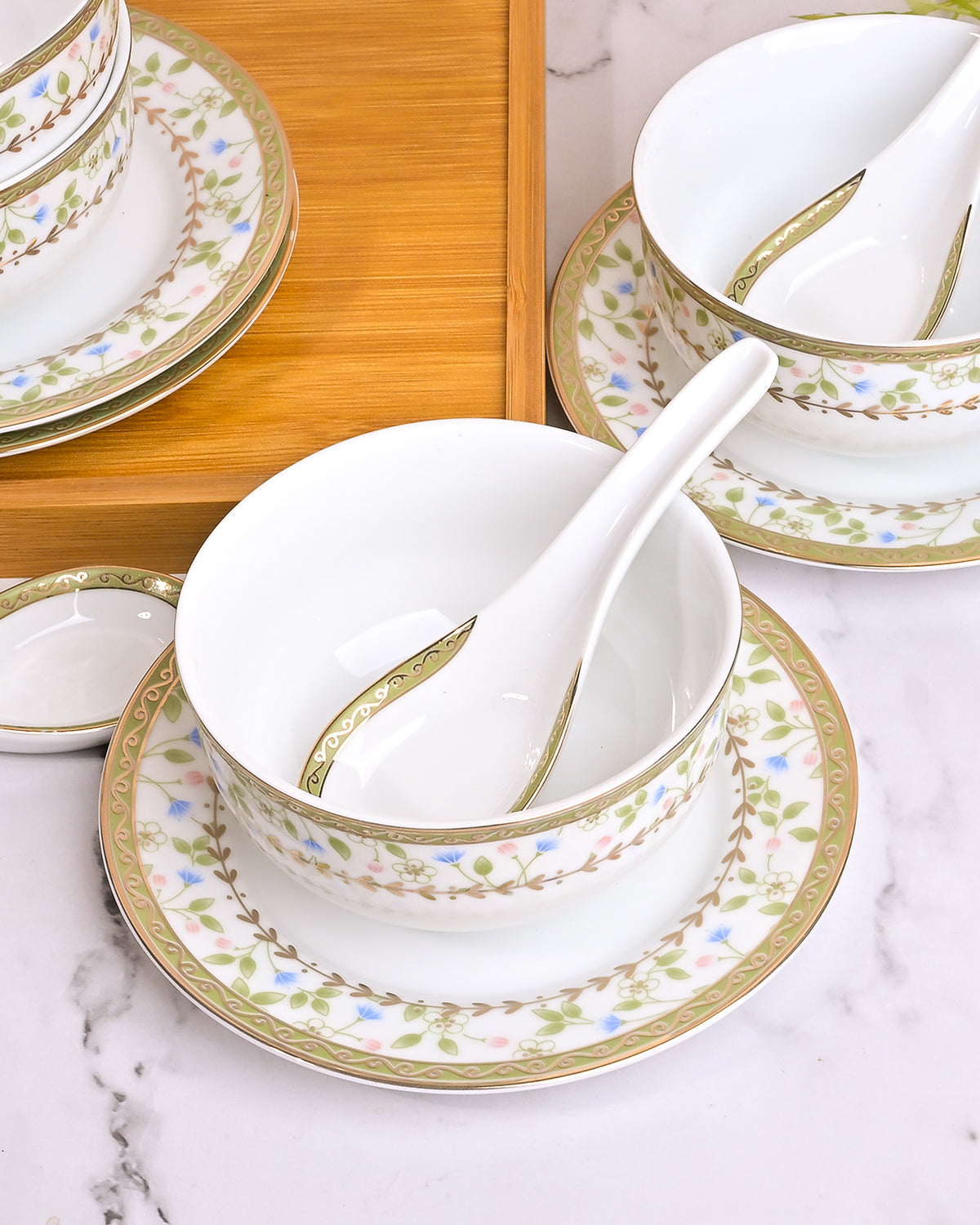 Elegant porcelain bowl and spoon set of four