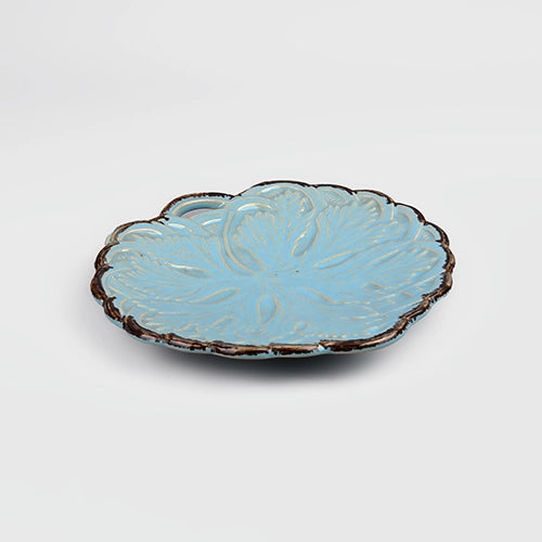 Stylish embroidered blue serving dish