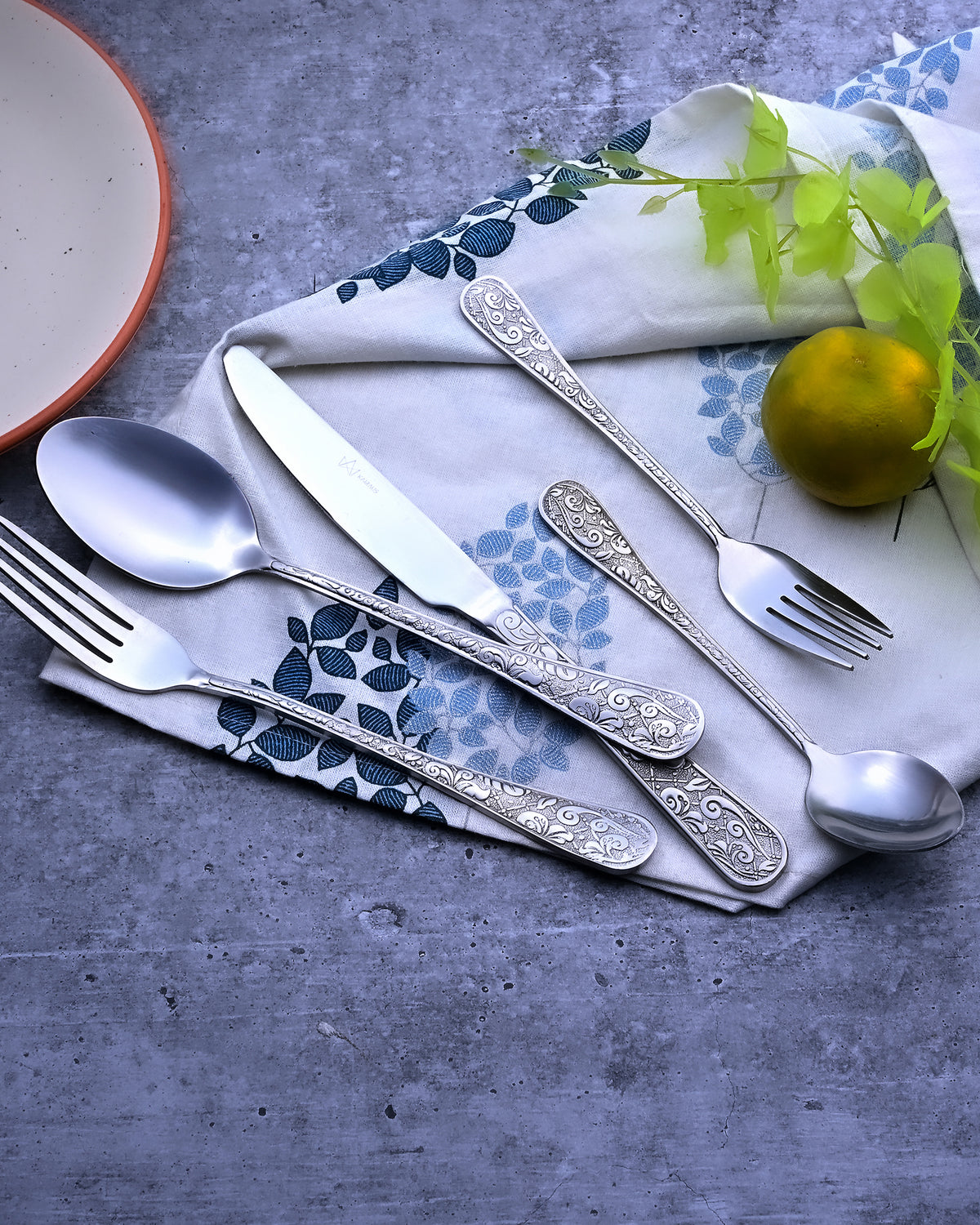 Exquisite Stainless Steel Cutlery Set with Forks, Knives, and Spoons