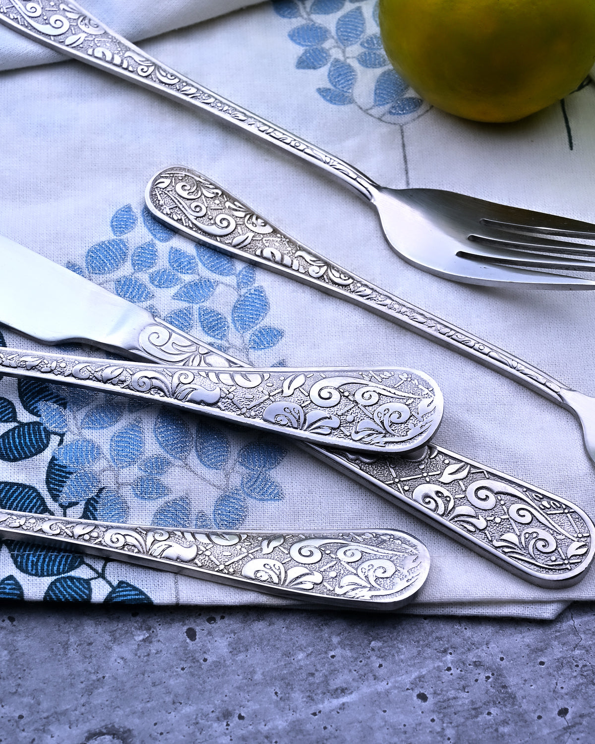 Elegant Silverware Cutlery Set for Modern Dining Tables