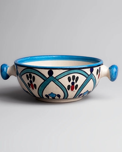 Classic white porcelain bowls for serving food