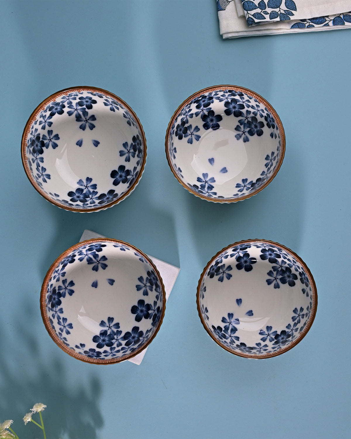 Ribbed porcelain bowls with floral design