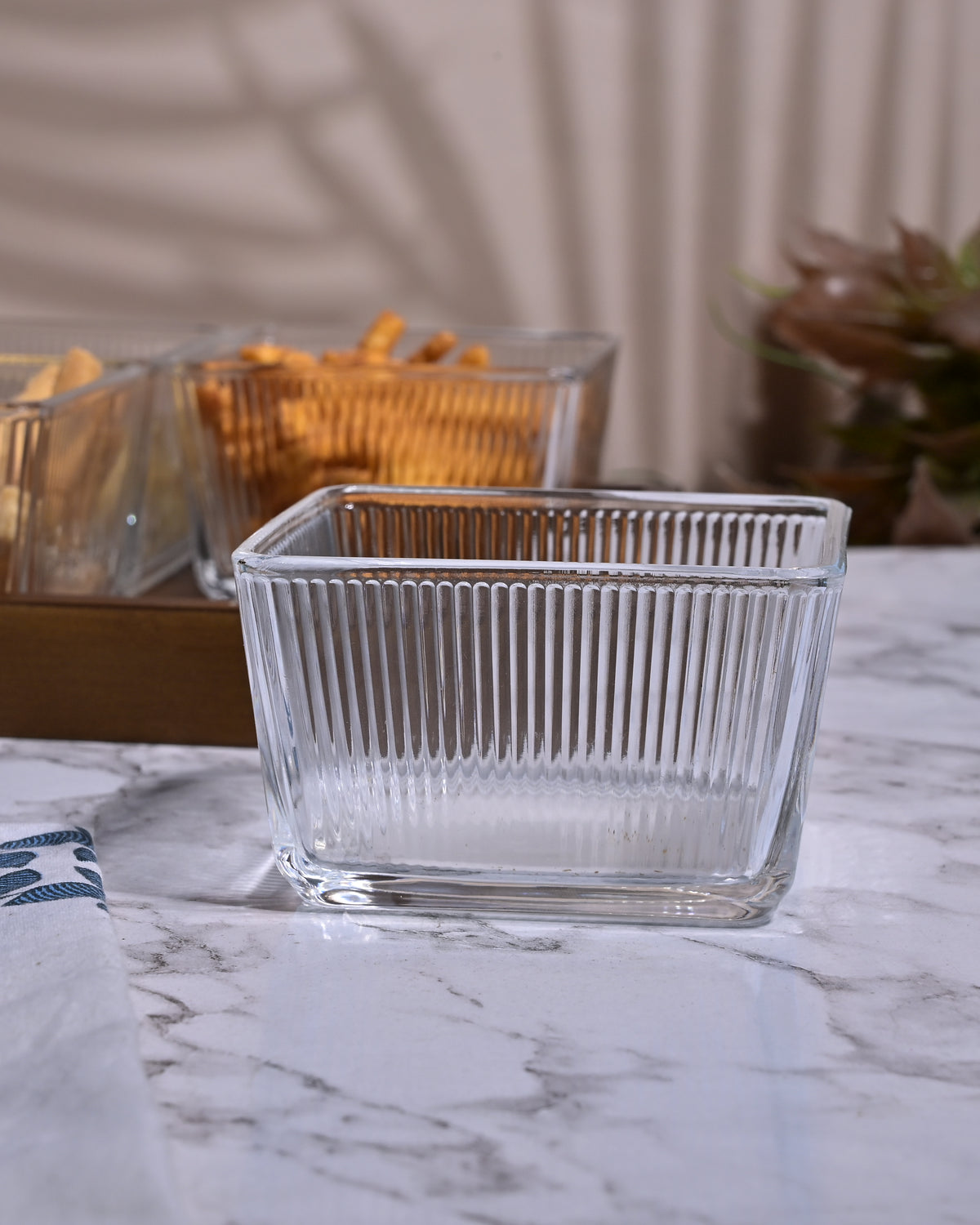 Premium glass serving bowl with tray