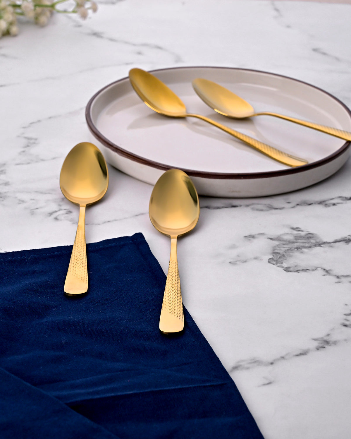 Decorative Golden Hammered Spoons Set for Modern Table Settings