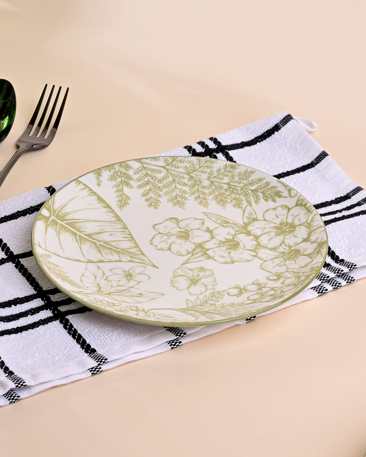 7.8 inch Hazel porcelain quarter plate set
