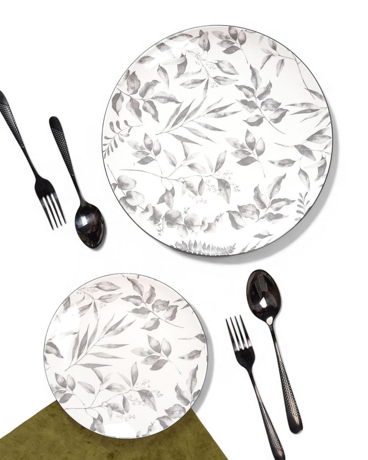Ivory Porcelain Dinner and Quarter Plate Set
