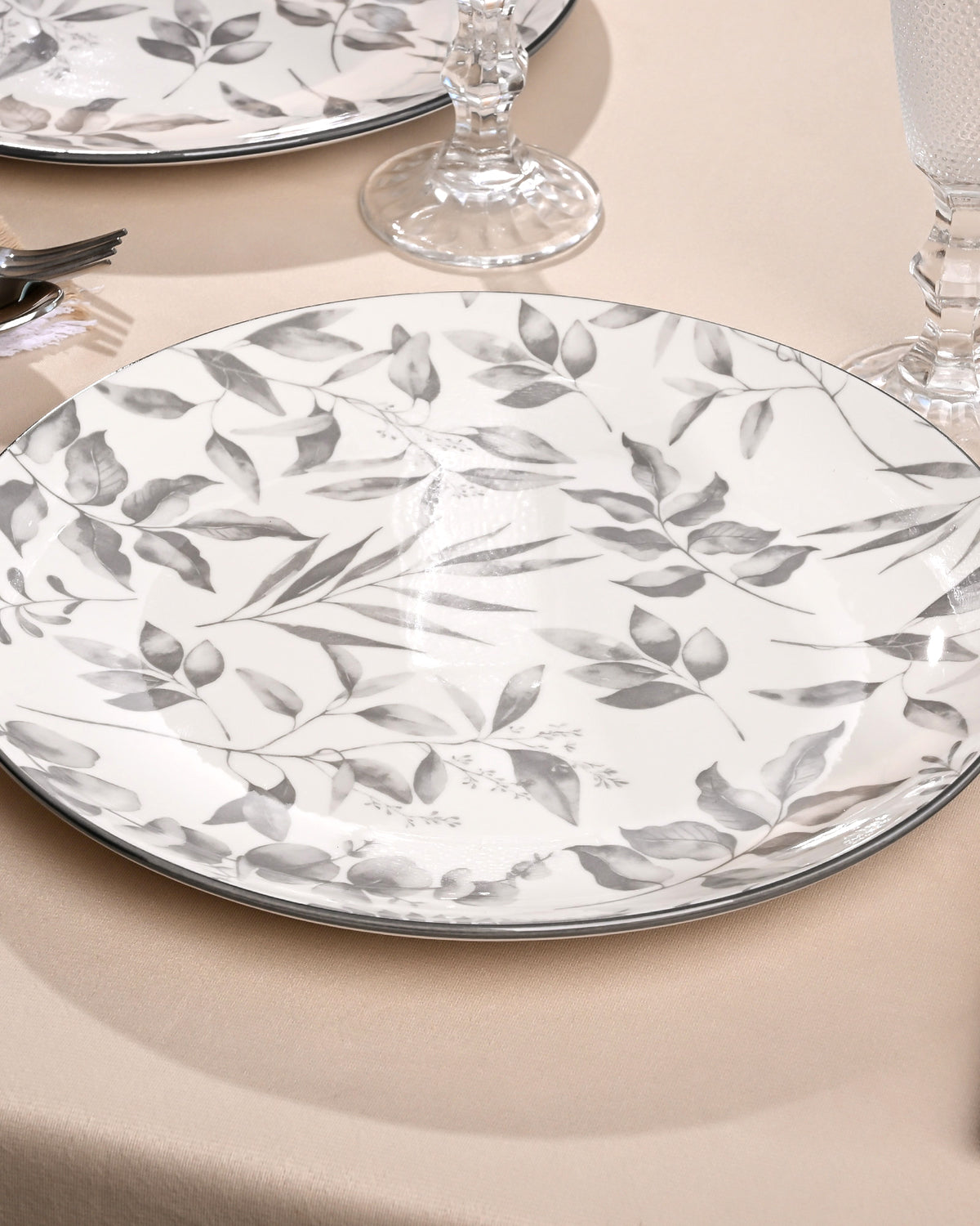 Ivory 10.8 inch porcelain plates for serving main courses