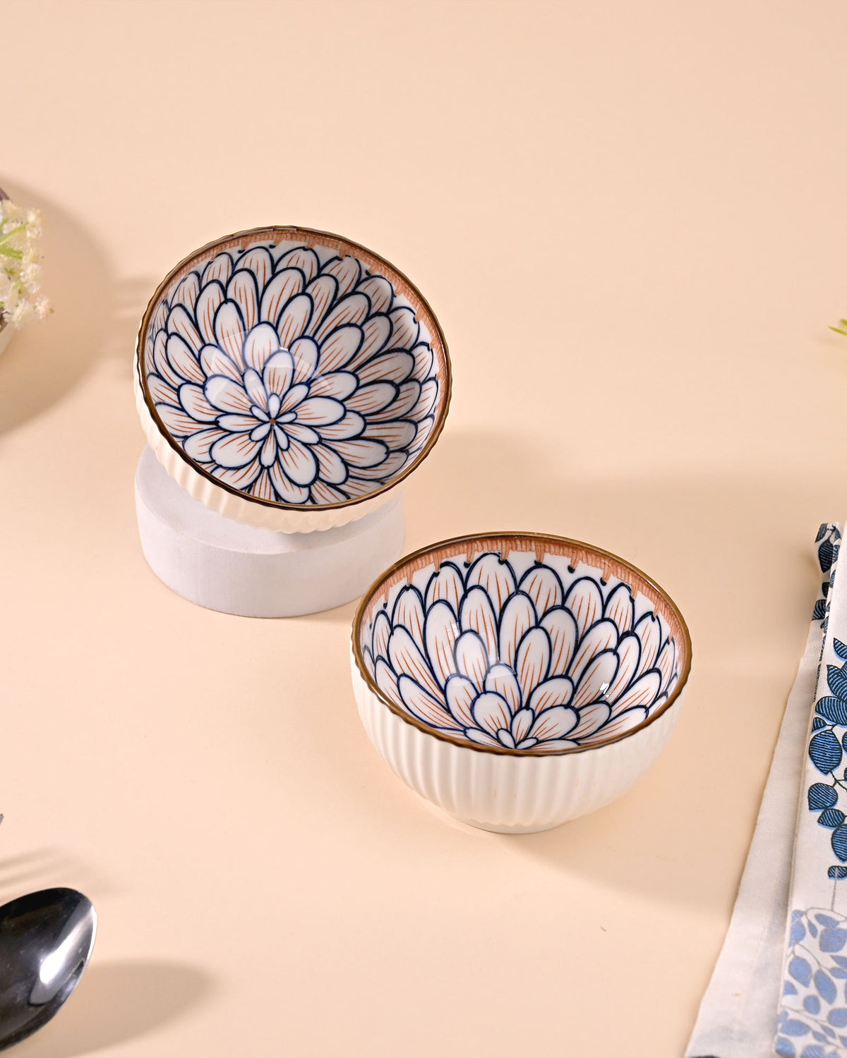 Jasmine-inspired porcelain bowls set of 2