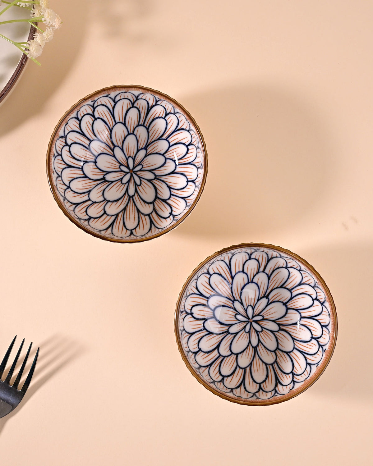Elegant jasmine-inspired porcelain bowls for dining