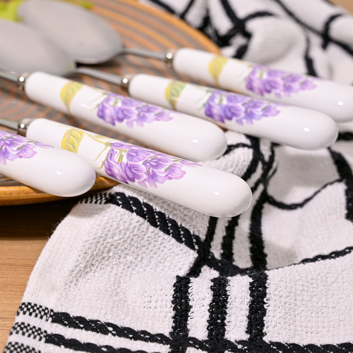 Six-piece lavender ceramic-handled spoons