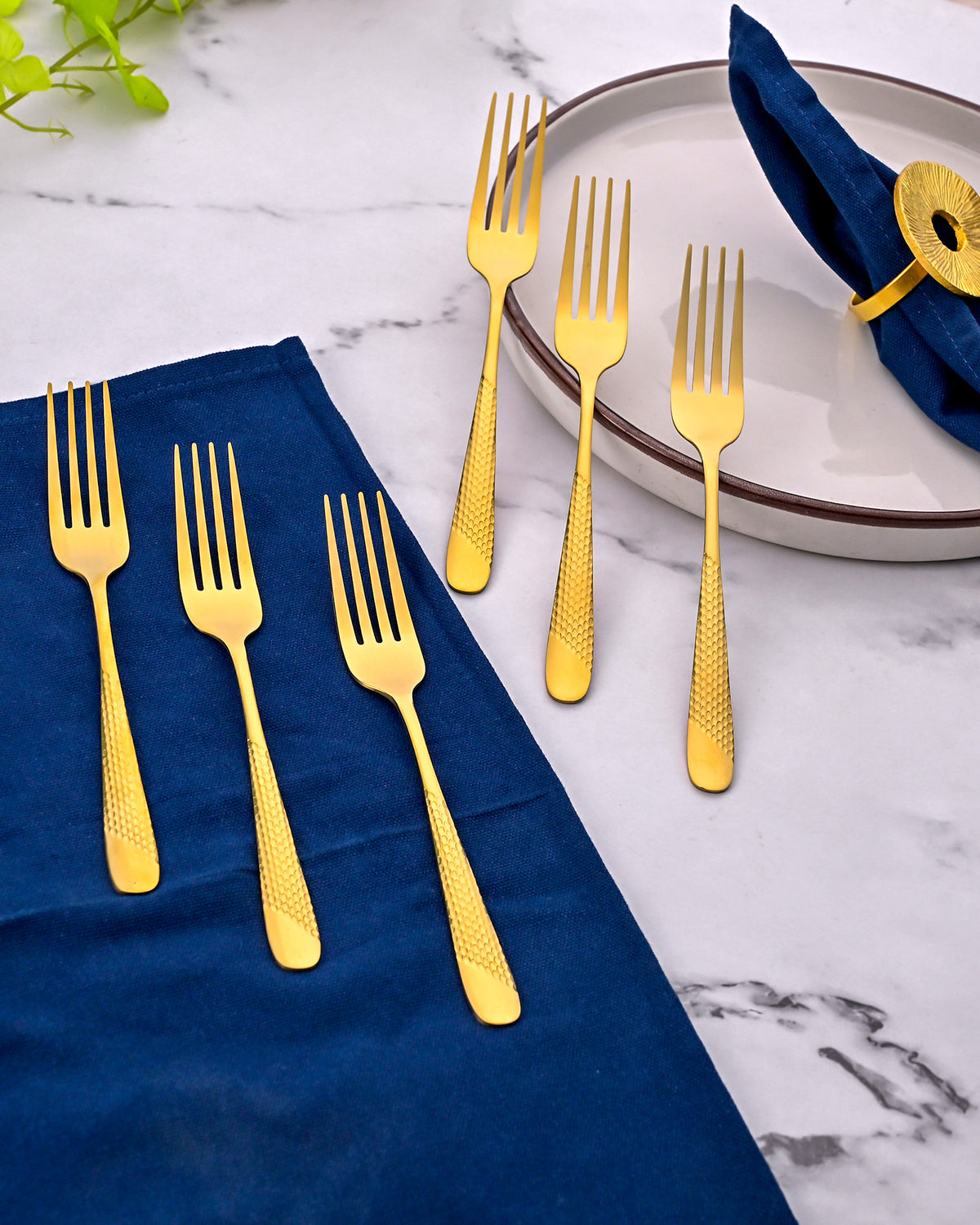 Elegant Golden Stainless Steel Forks for Desserts and Cakes