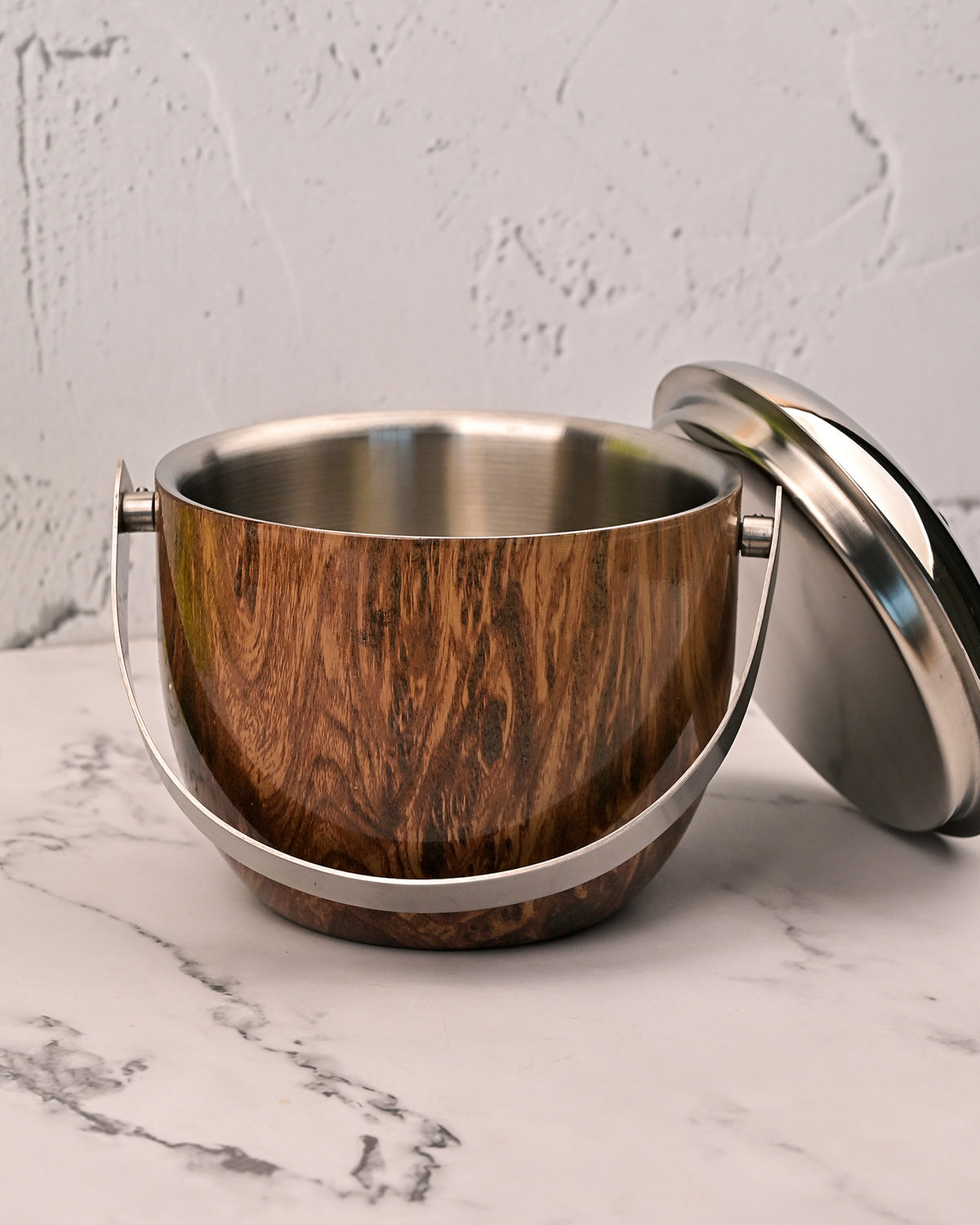 Luxe Stainless Steel Ice Bucket with Elegant Metallic Finish