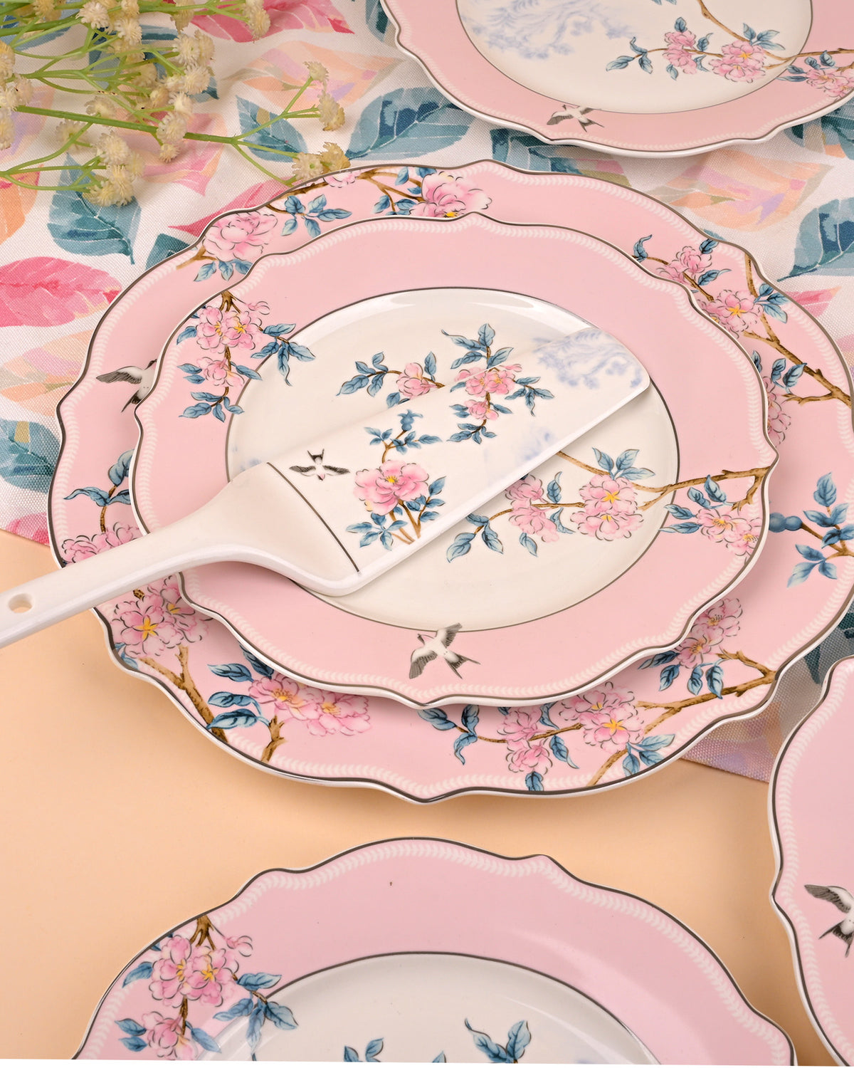 Magnolia Posh premium 8-piece dinnerware set