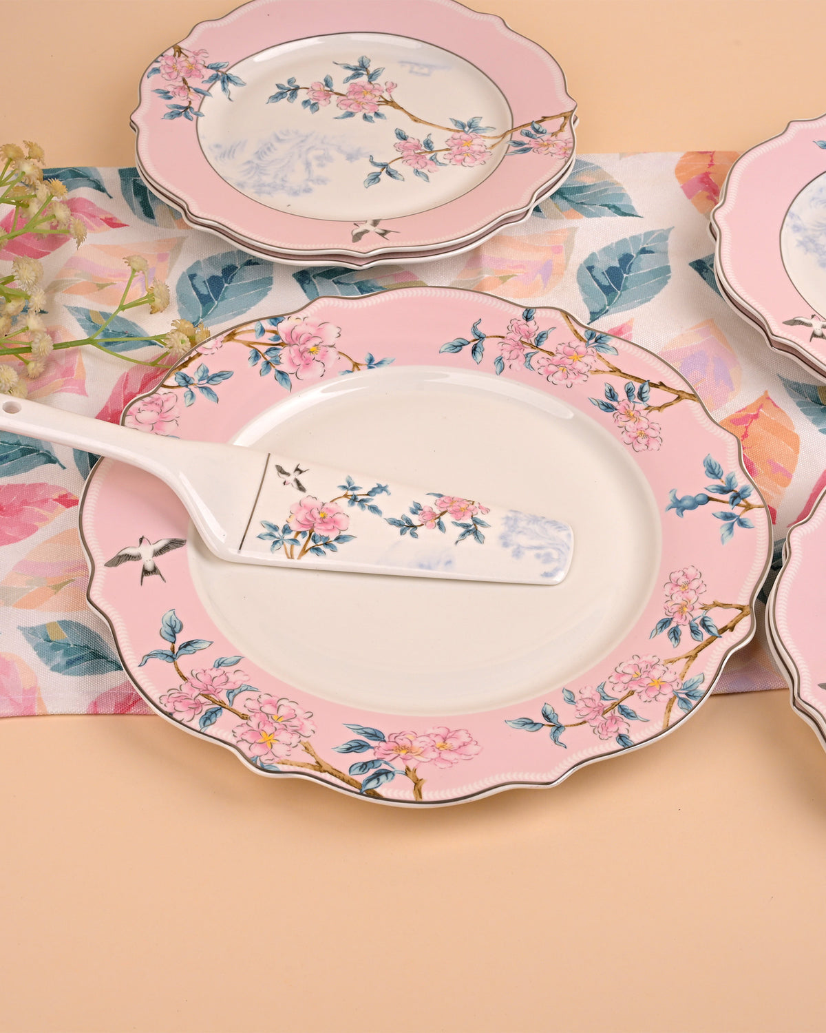 Magnolia Posh 8-piece set for elegant dining