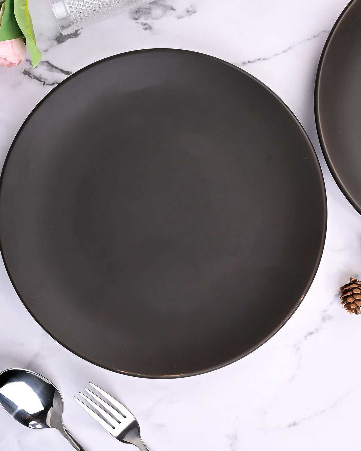 Set of 2 matte black ceramic dinner plates