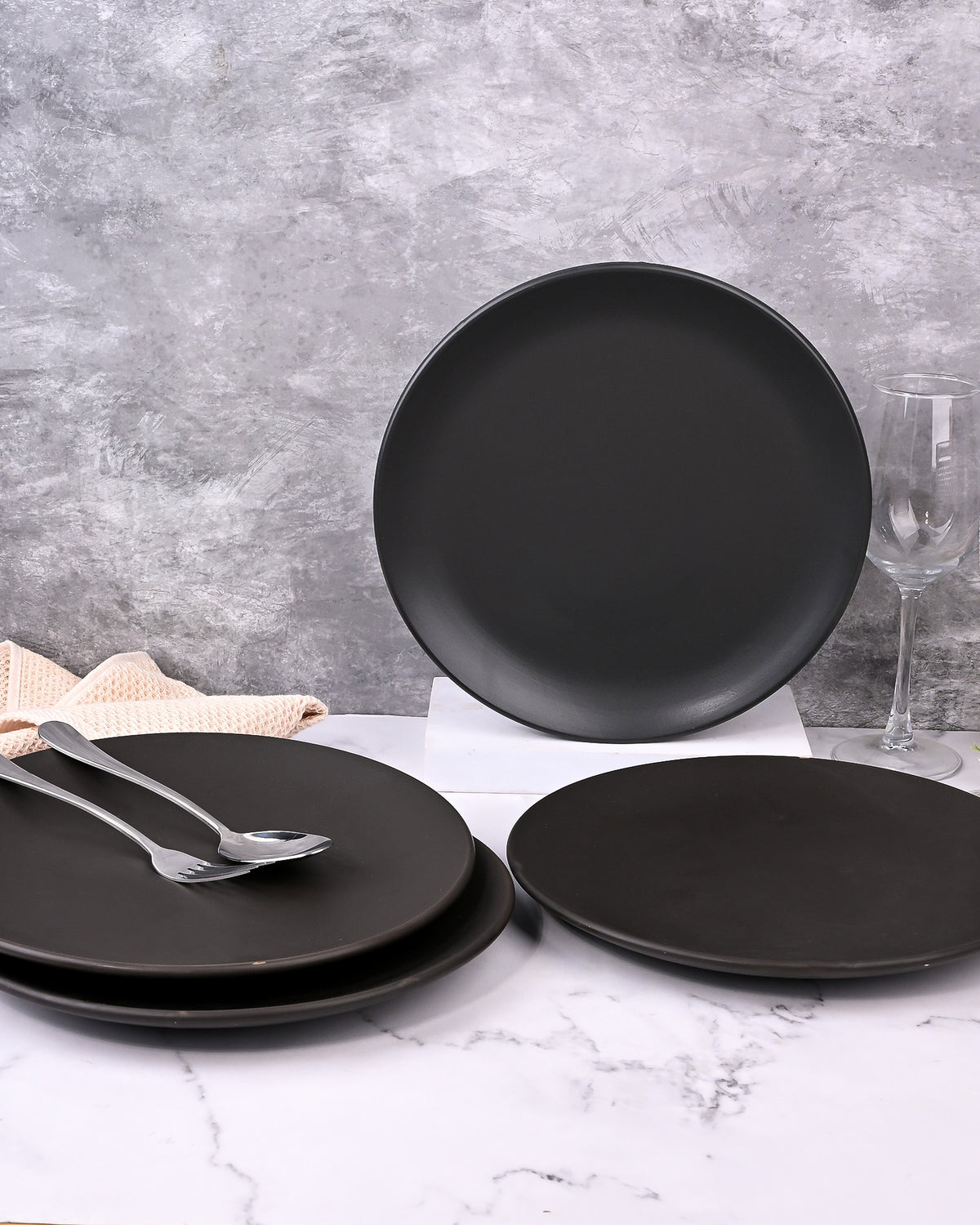Matte black ceramic dinner plates set of 4