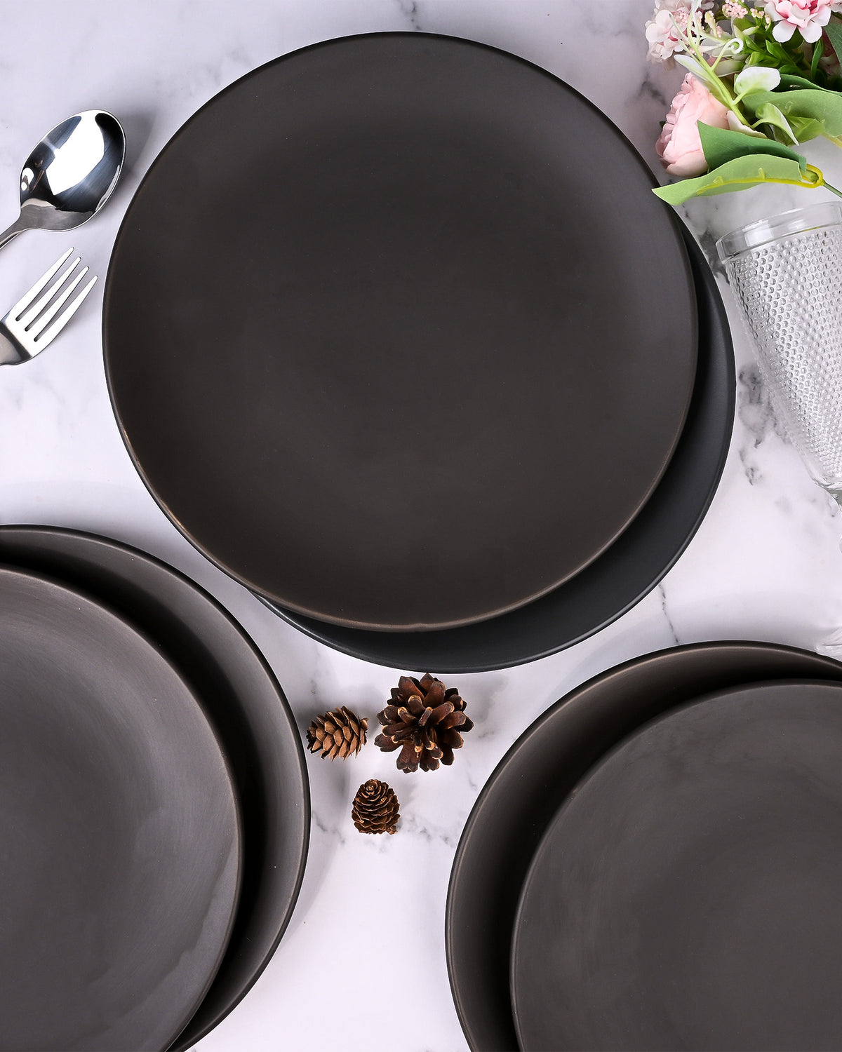 Set of 6 matte black ceramic dinner plates