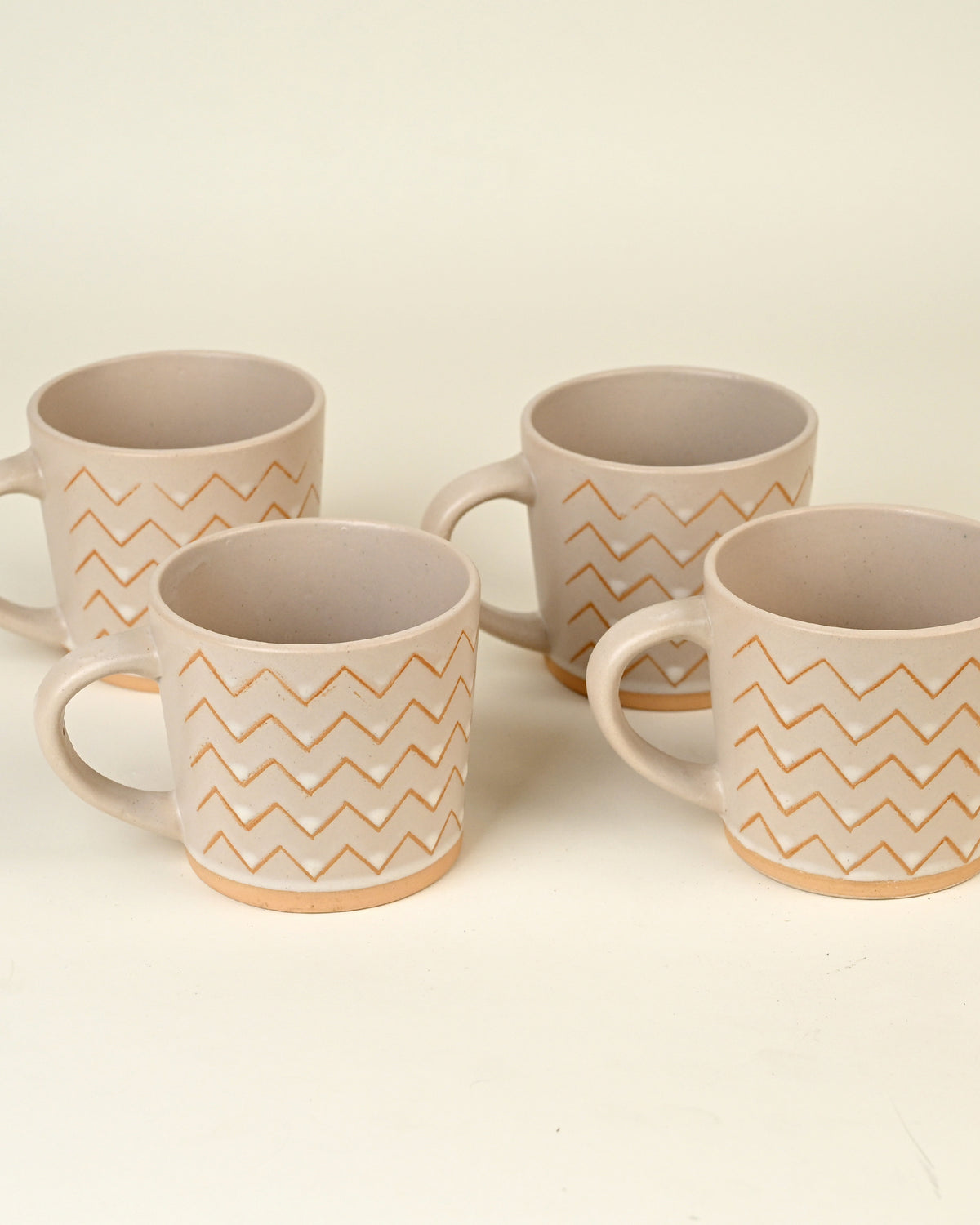 Meandering patterned ceramic coffee mugs