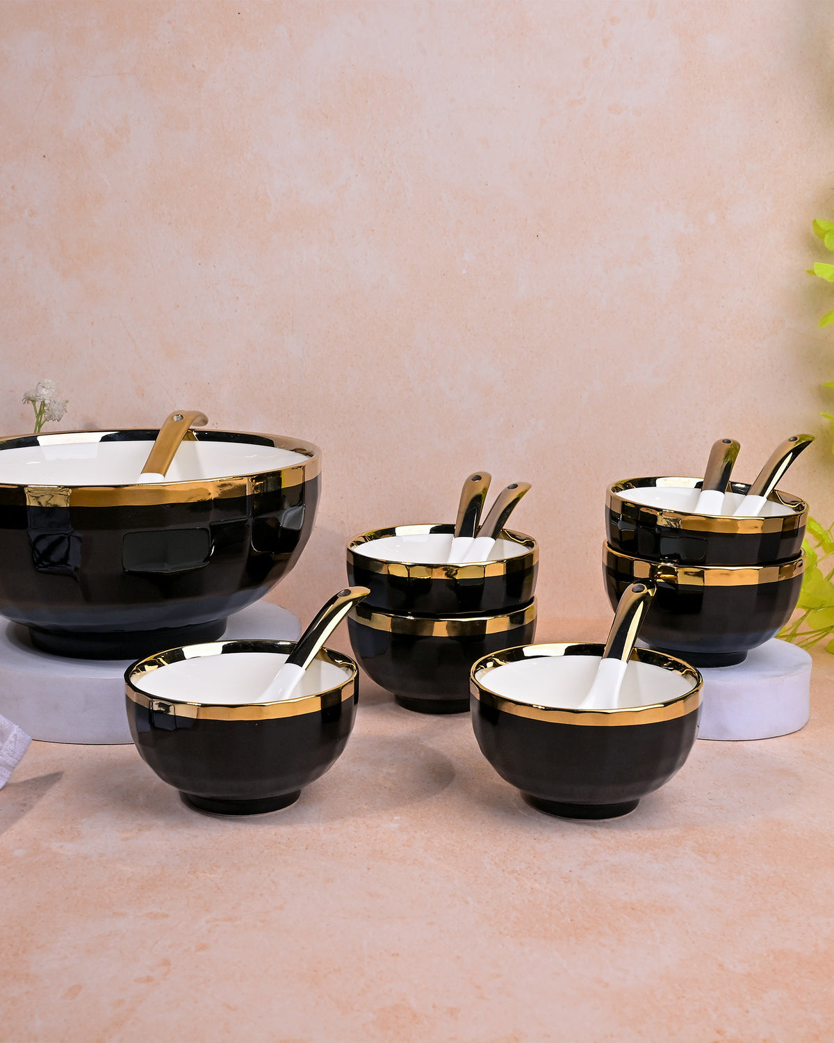 Midnight gold porcelain bowl set