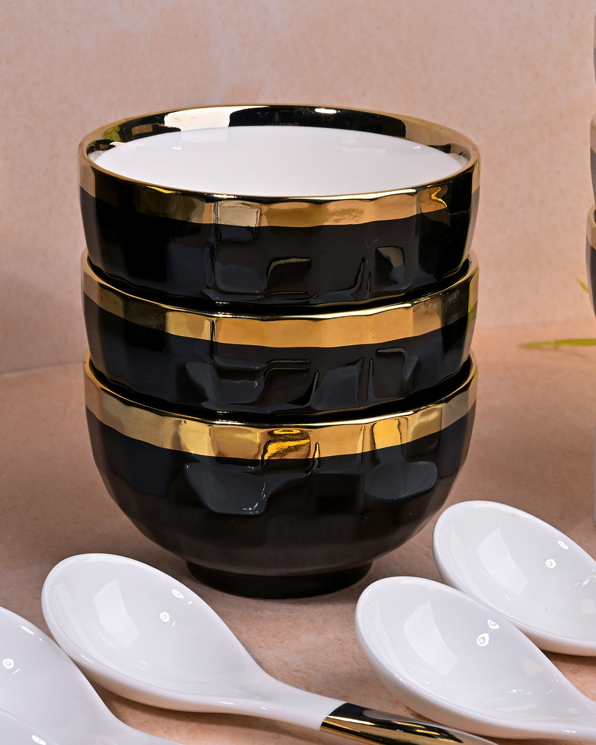 Luxurious porcelain bowls with midnight gold design
